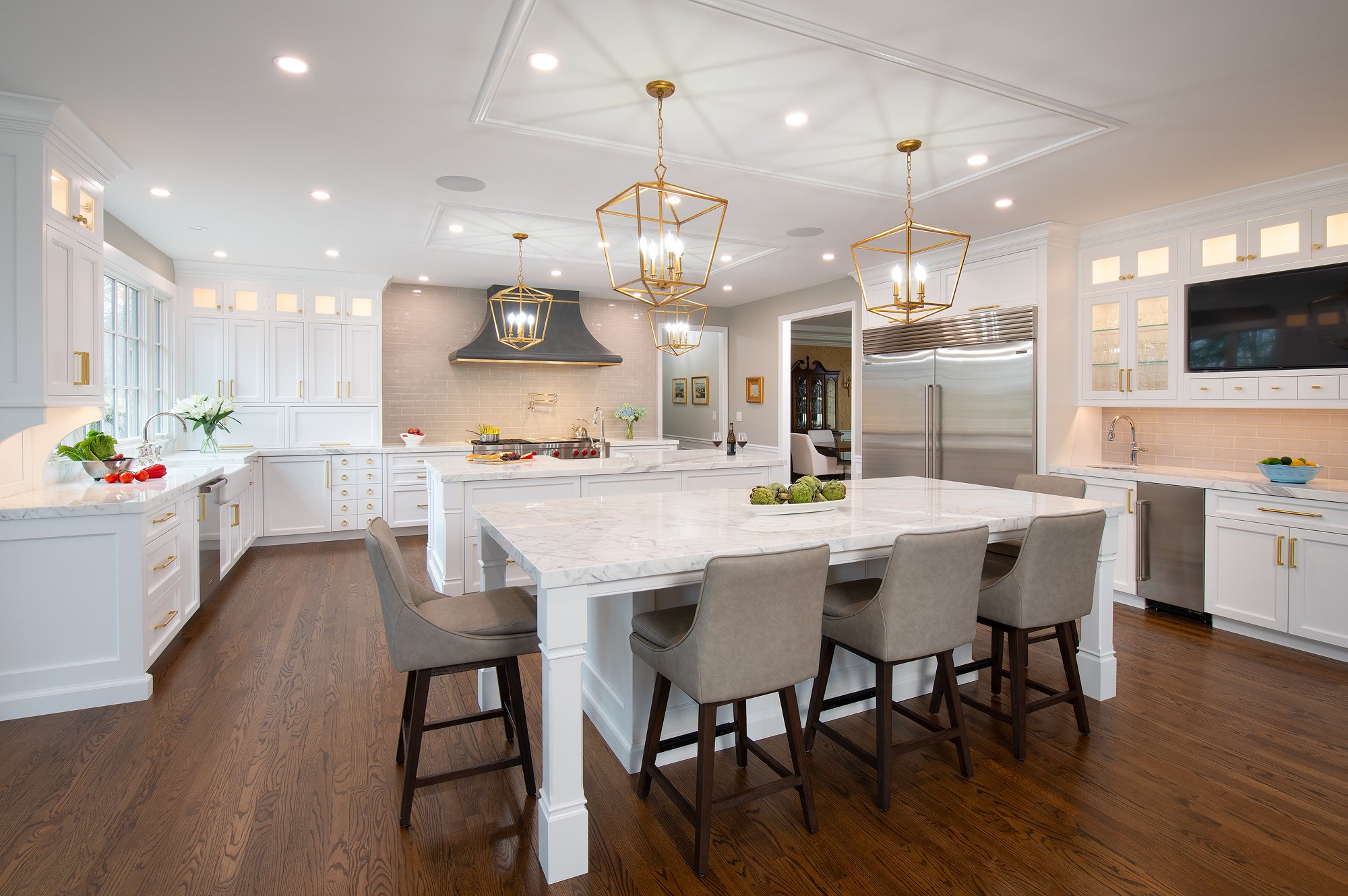 The Art of the Entertainer’s Kitchen: Designing for Grand-Scale Gatherings and Intimate Evenings